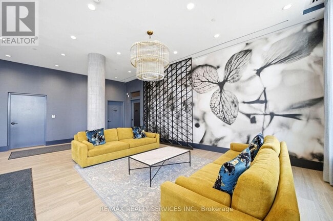 Building Photo - 10 Lagerfeld Dr