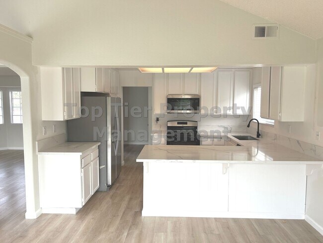 Foto del edificio - ***Beautiful 3 bed / 2.5 bath House in a N...