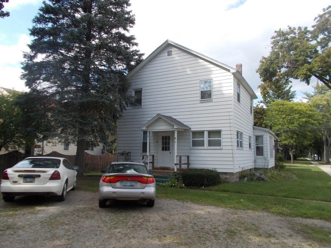 Primary Photo - 301 W Maple St