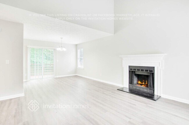 Foto del edificio - 5130 Forest Downs Ln