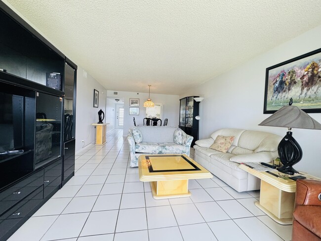 Building Photo - 2430 Deer Creek Country Club Blvd