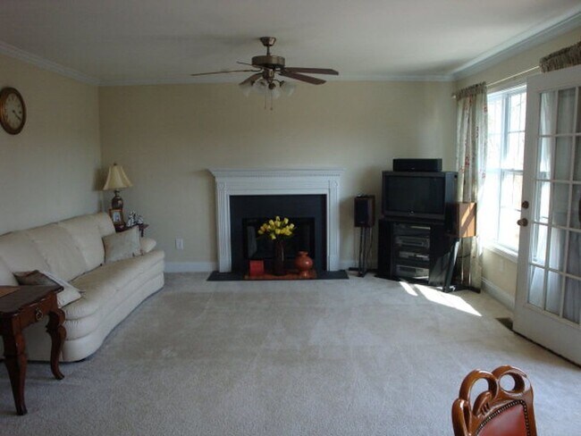 Foto del edificio - 736 Weeping Willow Dr