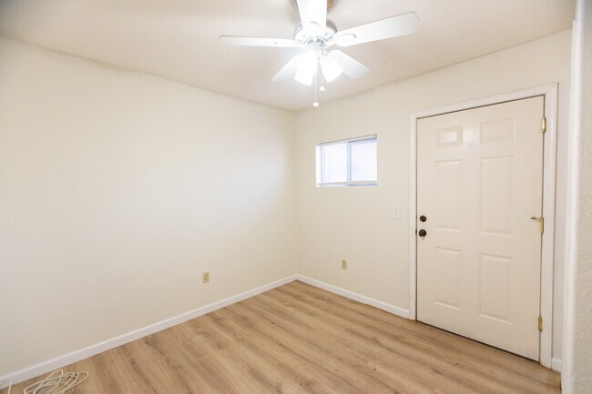 Larger bedroom - 602 E San Juan Ave