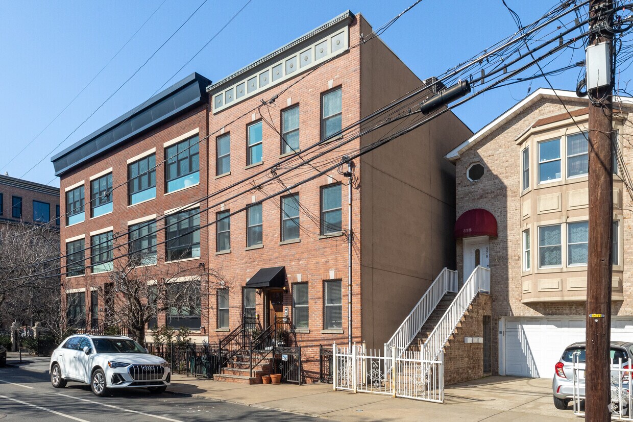 Primary Photo - 380 7th St