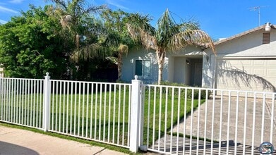 Building Photo - 22 Hawk St