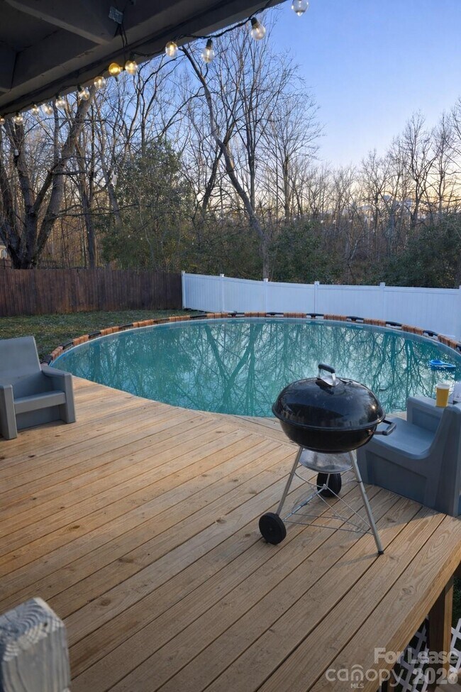 Foto del edificio - 1725 Ashcroft Ln