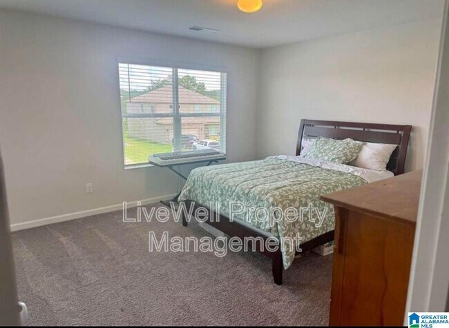 Building Photo - 380 Americana Dr