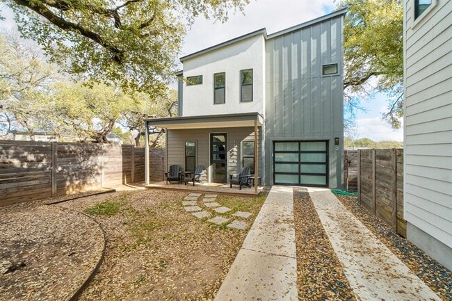 Building Photo - 1183 Oak Grove Ave