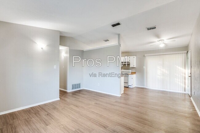 Foto del edificio - 2326 Newbury Dr