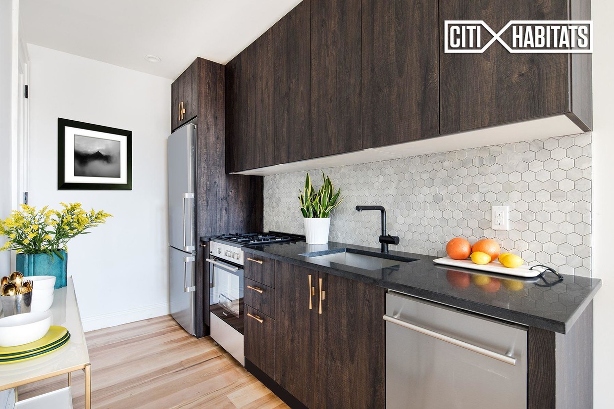 Foto principal - 564 Saint Johns Pl