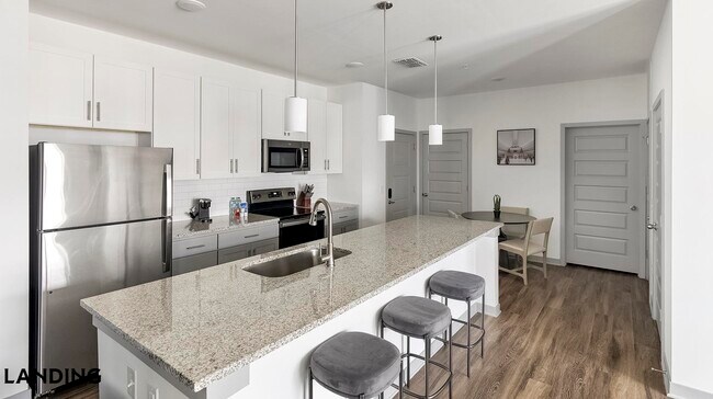 Foto del edificio - 100 Wildwood Ct