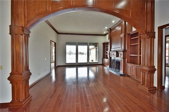 Building Photo - 1109 Irvine Dr