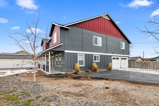 Plenty of parking and garage space! - 1005 E Colorado Ave