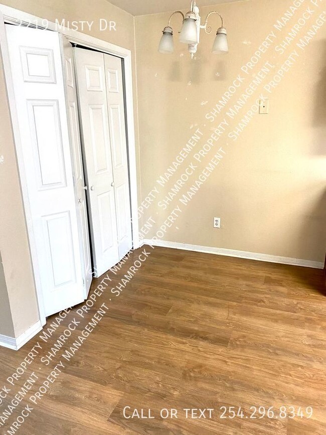 Building Photo - 2/1 Fourplex in Midway ISD!