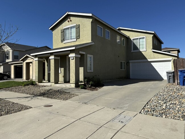 Building Photo - Beautiful Two-Story Home in Desirable Bellevue Ranch!