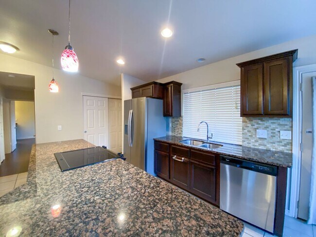 Foto del edificio - Adorable house on Large LOT 3 Bedroom 2 ba...