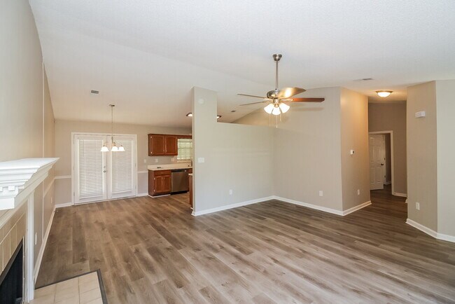 Building Photo - 1105 Atterbury Cir S