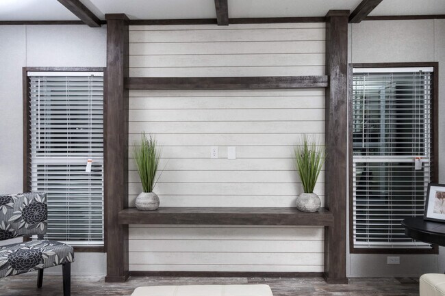 Foto del edificio - 1800 N Live Oak St
