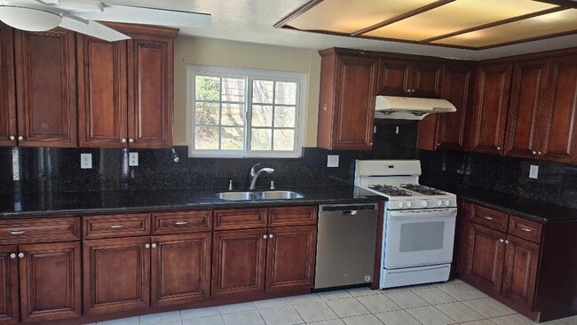 Building Photo - 24284 Seagreen Dr