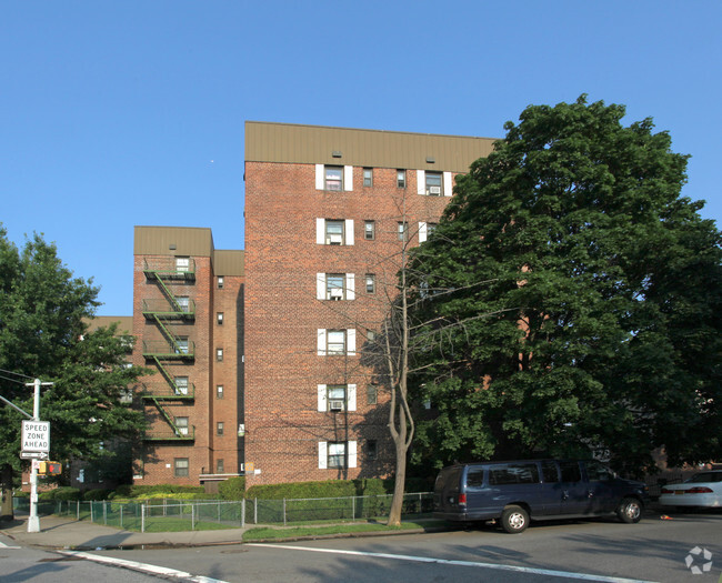 Building Photo - 2807 Kings Hwy