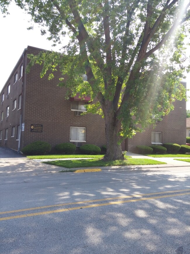 Building Photo - 7416 Franklin St