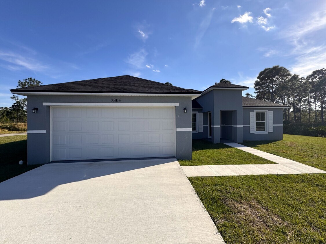 Foto principal - 7305 Sun N Lake Blvd