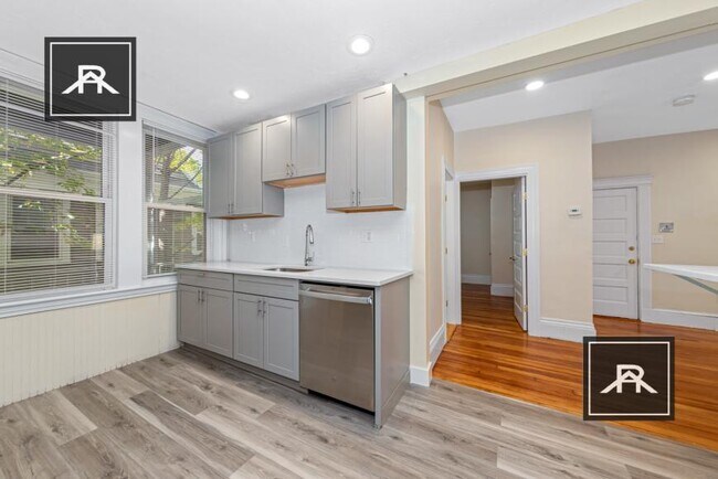 Foto del edificio - 3 bedroom in Brighton MA 02135