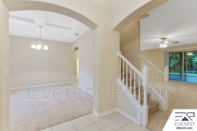 Building Photo - 14 Rymsen Ln