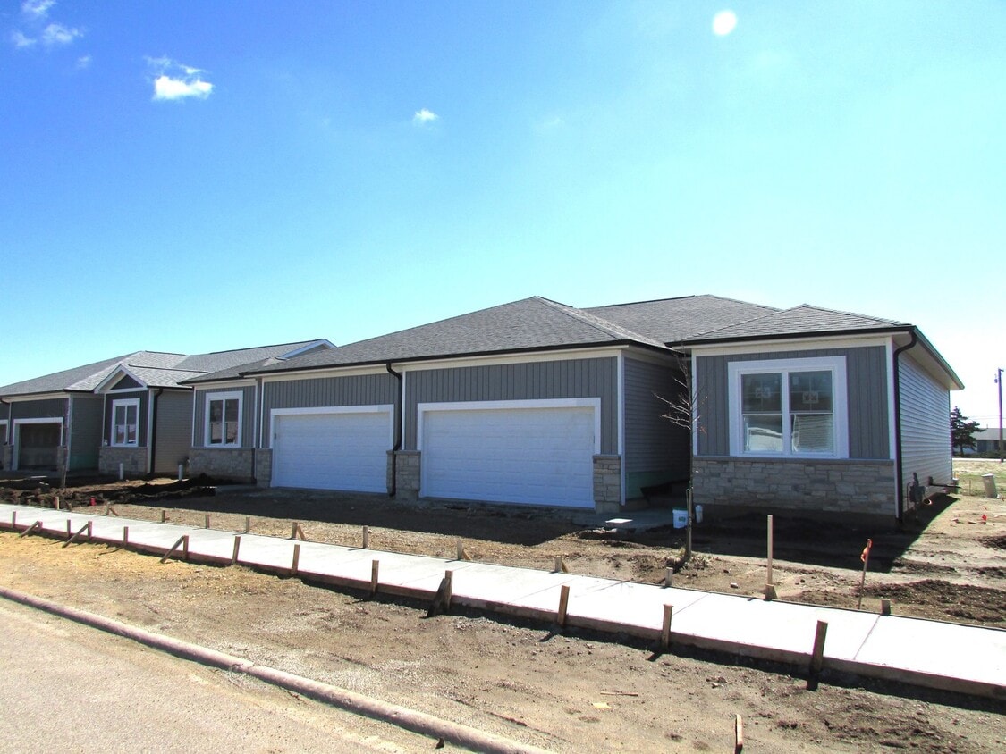 968 Partridge Cir, Marengo, IL 60152 Condo for Rent in Marengo, IL