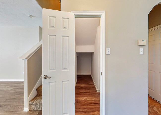 Building Photo - 8915 Headstall Dr