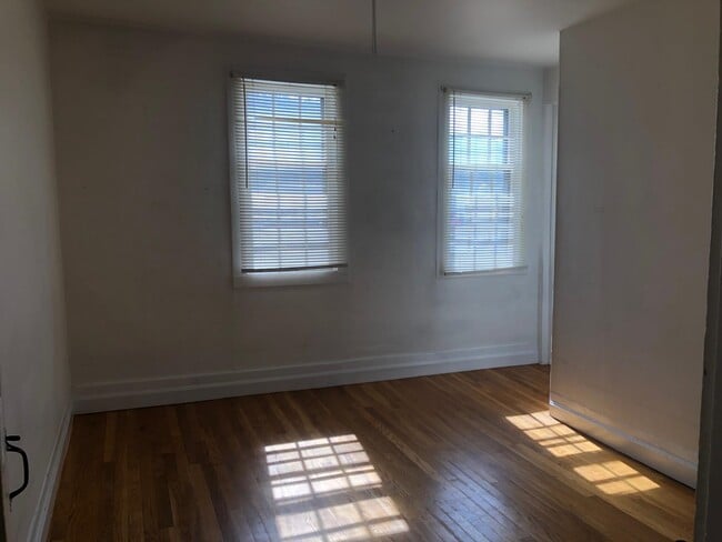 Building Photo - 799 Elm St