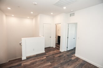 Building Photo - 600 N Carriage Hill Dr