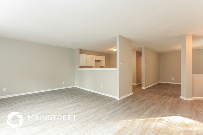 Foto del edificio - 2397 Collins Way