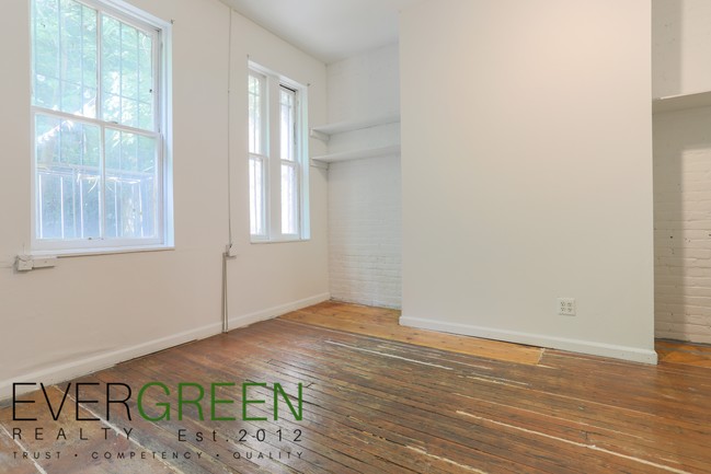 Building Photo - 336 Grand St