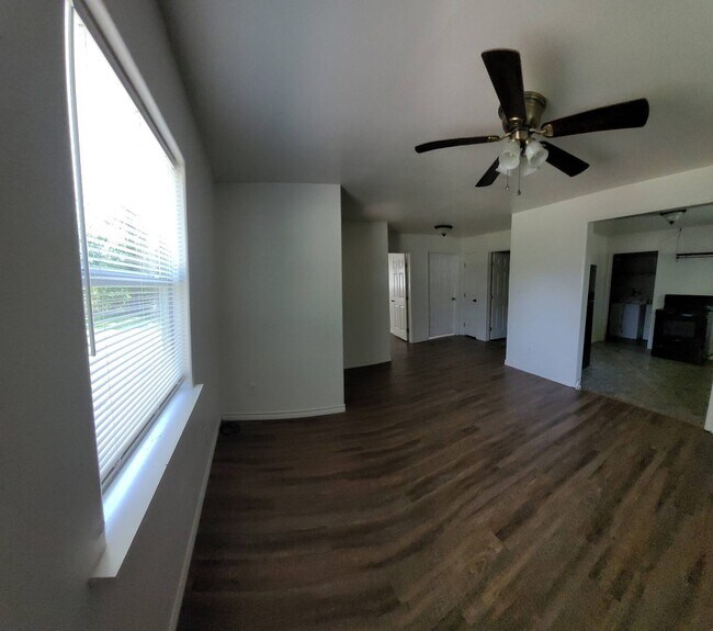 Foto del edificio - 1714 County Rd 244E
