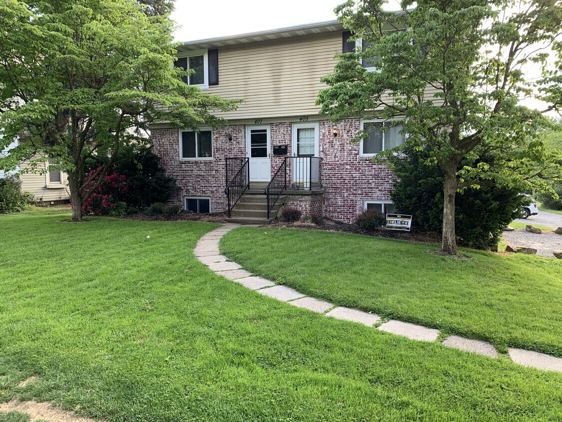 407 S Green Ln, Zelienople, PA 16063 Townhome Rentals in Zelienople