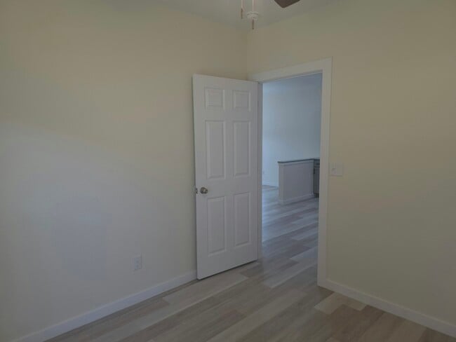 Building Photo - 119 Pine Island Dr