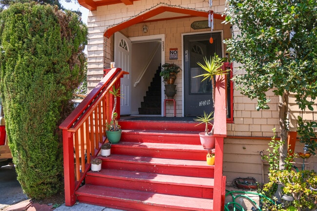 Building Photo - 337 Oakland Ave