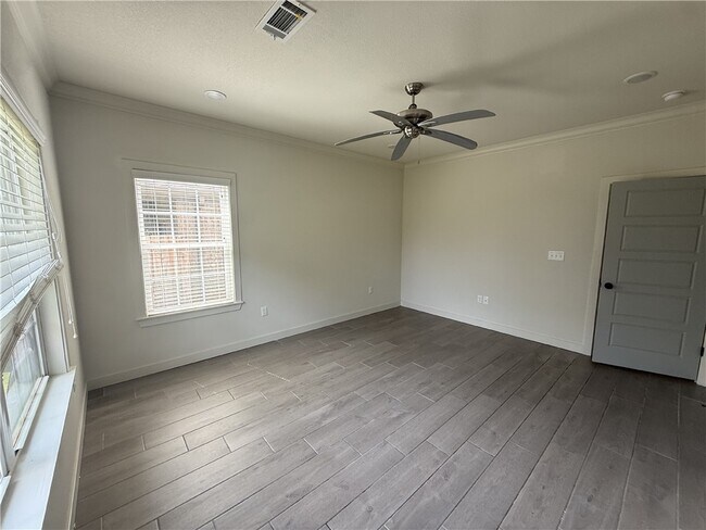 Building Photo - 3203 SW Hillstone Ave