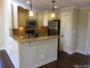 Building Photo - 3 br, 2.5 bath House - 109 N. Central Avenue