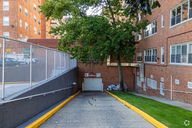Foto del edificio - 108-48 70th Rd