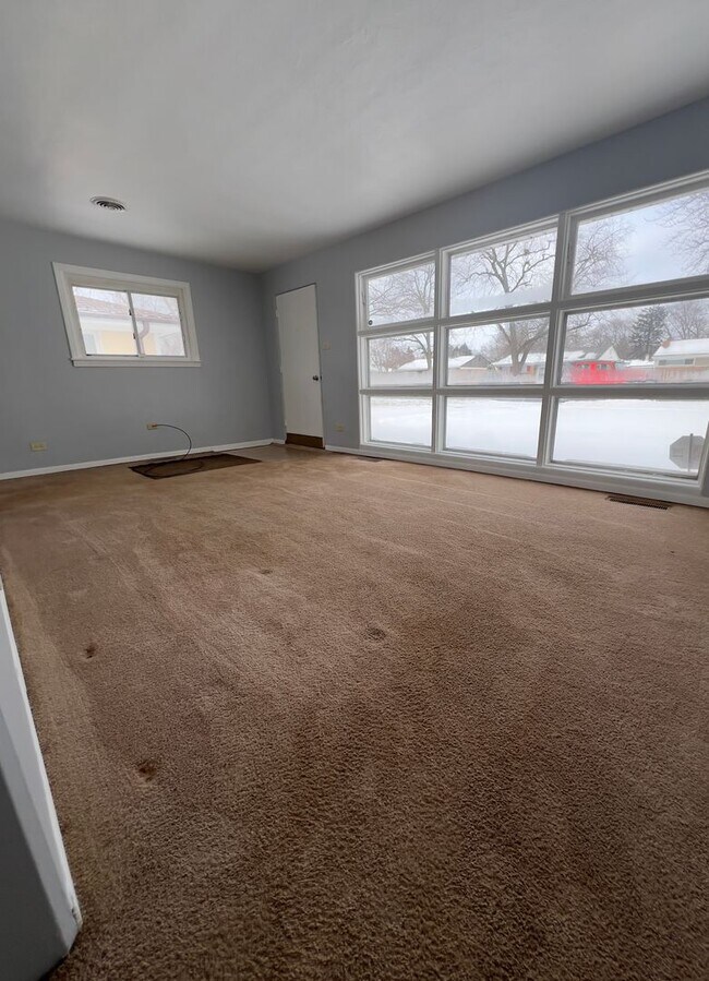 Foto del edificio - New House For Rent, Must SEE $1500.00