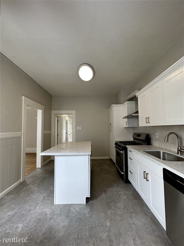 Foto del edificio - TOP FLOOR FLAT|SPACIOUS AND SUNNY|CALTRAIN...