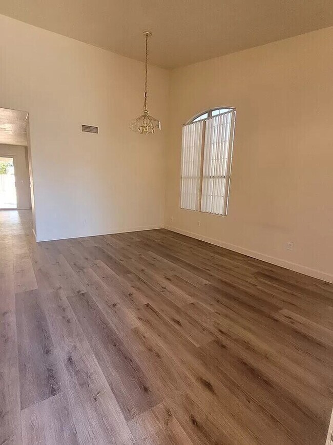 Foto del edificio - Beautiful 4-bedroon 2.5 bath home