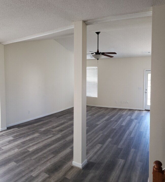 Building Photo - 1905 Briar Run Dr