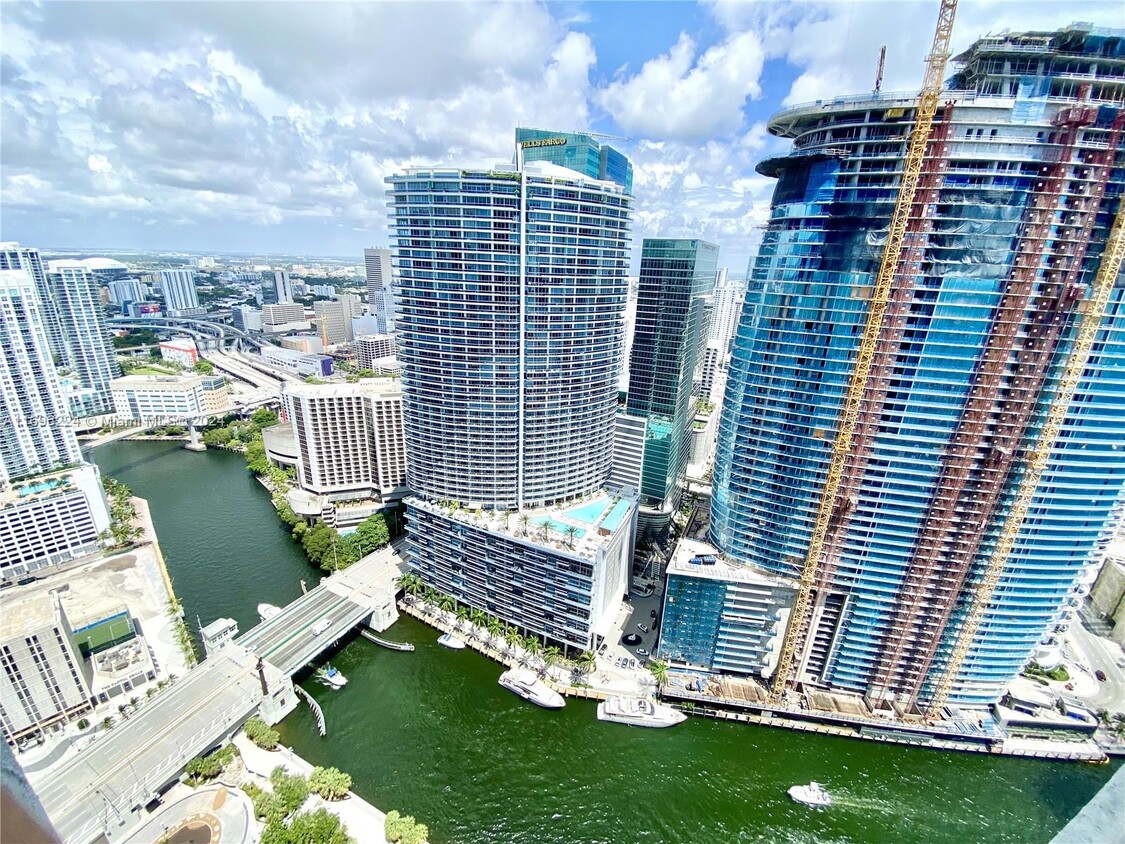 Foto principal - 465 Brickell Ave