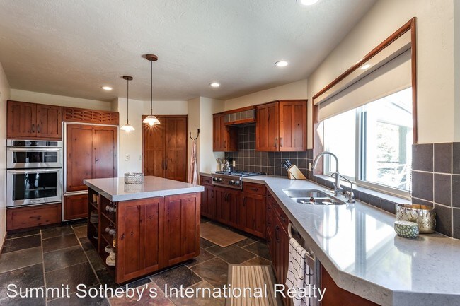 Foto del edificio - 4 br, 4 bath House - 3045 Ridgeview Drive