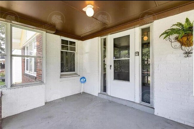 Foto del edificio - 5241 Brookwood Ave