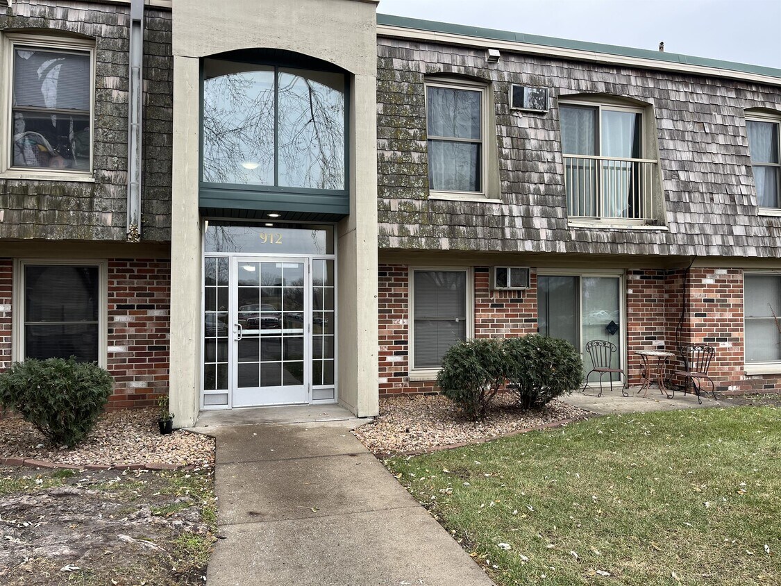 912 9th Ave S, Hopkins, MN 55343 Townhome Rentals in Hopkins MN