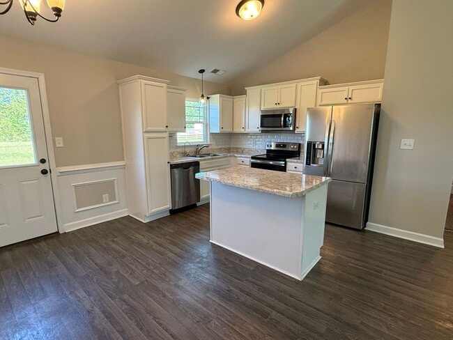 Building Photo - Beautiful 3 bedroom, 2 bath house